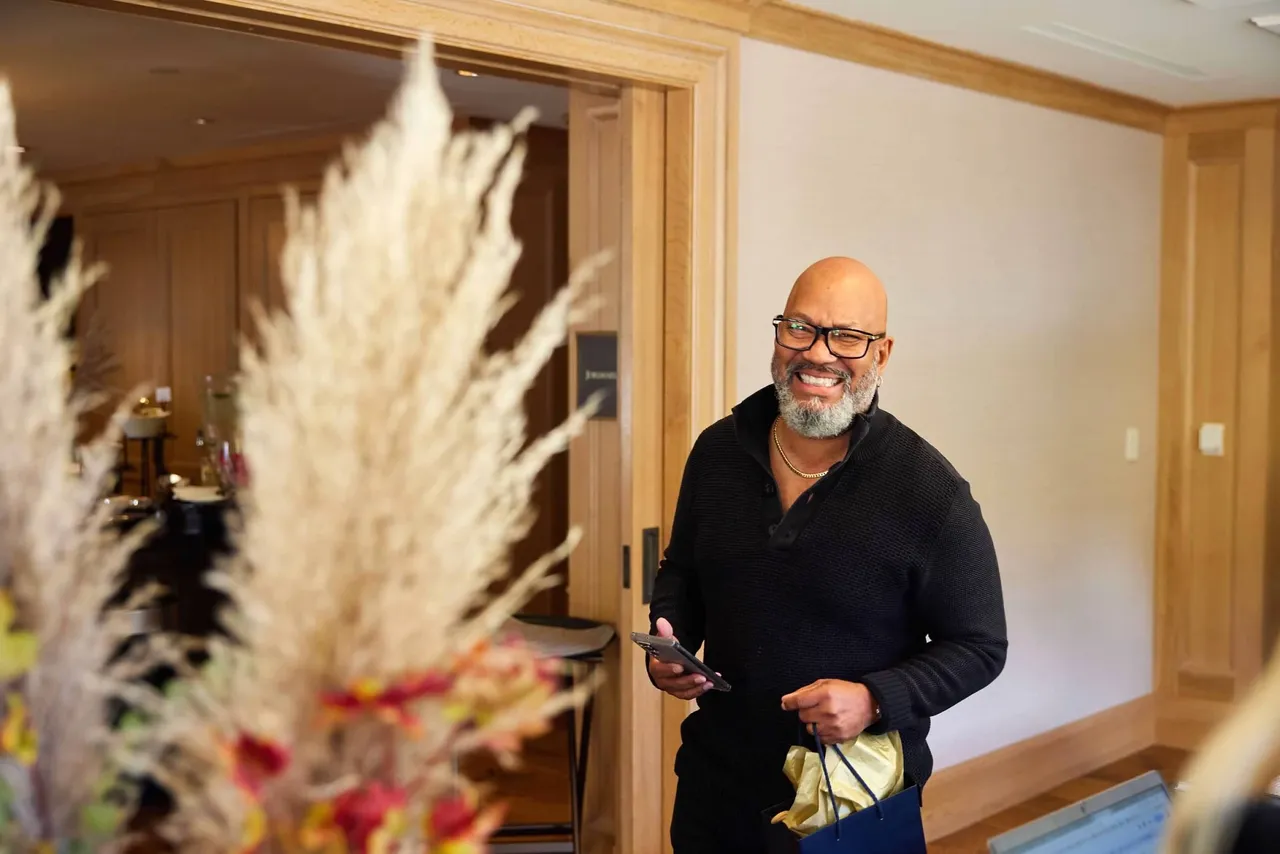Guest arrival during an executive gathering