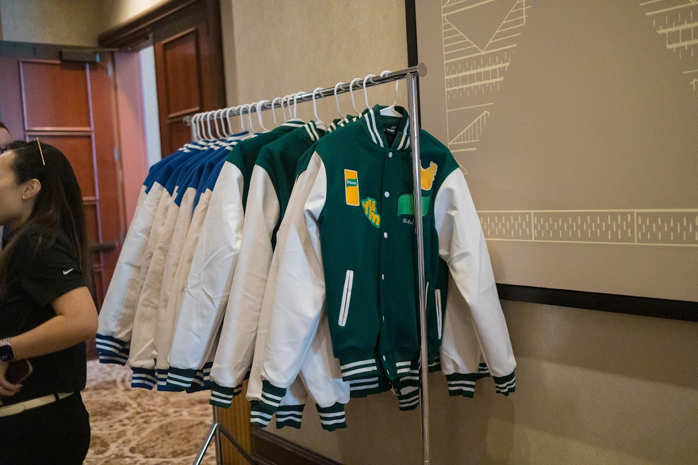 Custom merchandise display