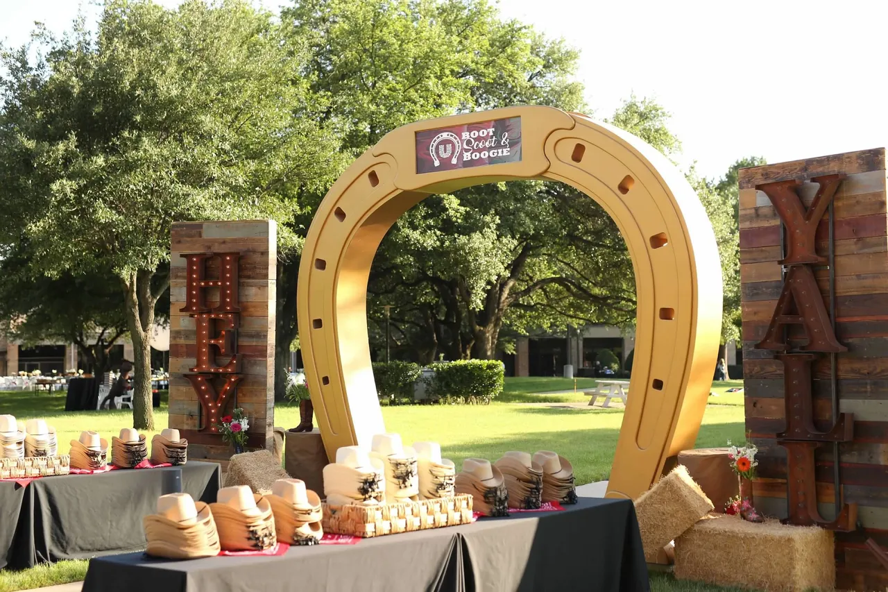 Western themed horseshoe entry display